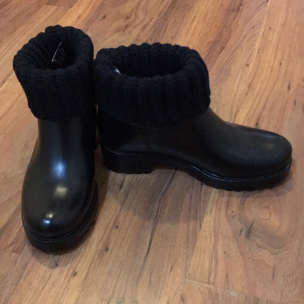 NEARLY NEW… SKECHER 3/4 Rain boots